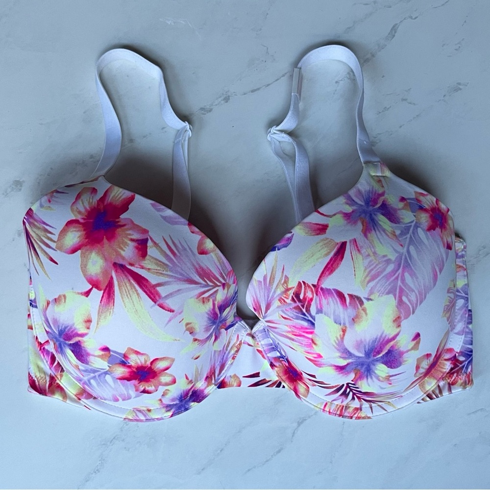 PINK Victoria’s Secret • 34DD • Floral Wear Everywhere T-Shirt Lightly Lined